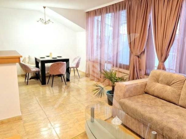Тристаен апартамент в Бургас, Център - 105 кв.м за 1877 €/кв.м - Снимка #1