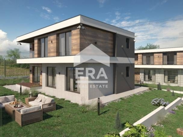 Къща в с. Звездица, Област Варна - 216 кв.м за 1135 €/кв.м - Снимка #1