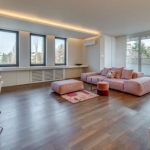 Дава се под наем Тристаен апартамент в София, Лозенец - 100 кв.м за 714 € - Снимка #1