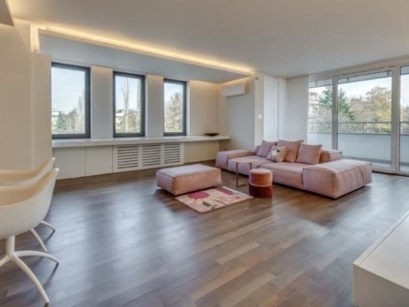 Дава се под наем Тристаен апартамент в София, Лозенец - 100 кв.м за 816 € - Снимка #1