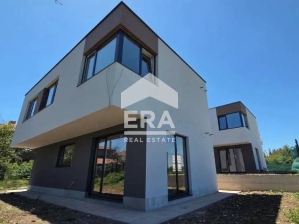 Къща в Варна, Изгрев - 250 кв.м за 1760 €/кв.м - Снимка #1