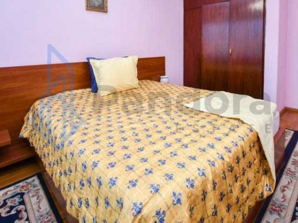 Дава се под наем Тристаен апартамент в София, Център - 100 кв.м за 599 € - Снимка #1