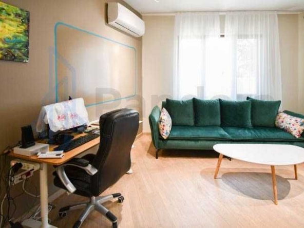 Дава се под наем Тристаен апартамент в София, Център - 100 кв.м за 750 € - Снимка #1