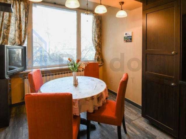 Дава се под наем Четиристаен апартамент в София, Център - 135 кв.м за 750 € - Снимка #1