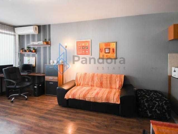 Дава се под наем Двустаен апартамент в София, Център - 65 кв.м за 580 € - Снимка #1