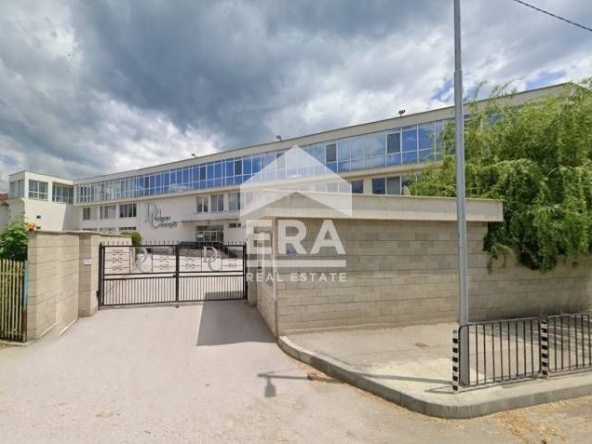 Промишлена сграда в Ихтиман - 5500 кв.м за 186 €/кв.м - Снимка #1