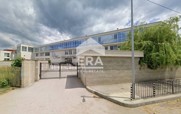 Промишлена сграда в Ихтиман - 5500 кв.м за 186 €/кв.м - Снимка #1