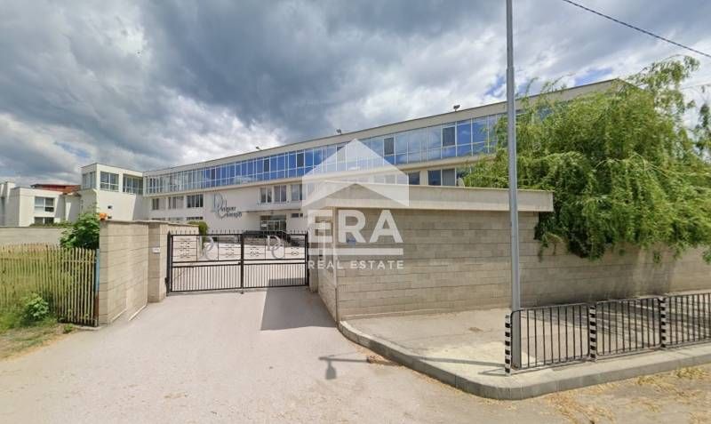 Промишлена сграда в Ихтиман - 5500 кв.м за 186 €/кв.м - Снимка #1