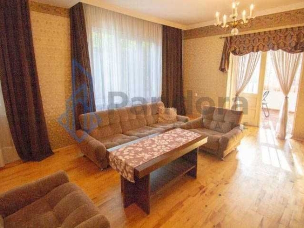 Дава се под наем Тристаен апартамент в София, Лозенец - 130 кв.м за 550 € - Снимка #1