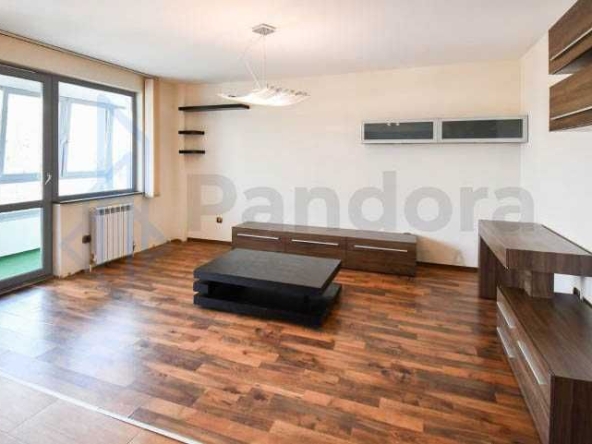 Дава се под наем Тристаен апартамент в София, Гоце Делчев - 140 кв.м за 747.66 € - Снимка #1