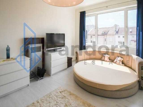 Дава се под наем Двустаен апартамент в София, Център - 70 кв.м за 490 € - Снимка #1