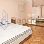 Дава се под наем Тристаен апартамент в София, Лозенец - 130 кв.м за 947.58 € - Снимка #1