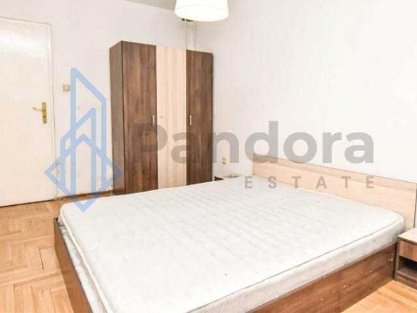 Дава се под наем Тристаен апартамент в София, Център - 84 кв.м за 550 € - Снимка #1