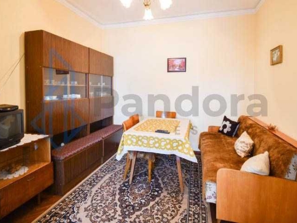 Дава се под наем Тристаен апартамент в София, Център - 86 кв.м за 523.26 € - Снимка #1
