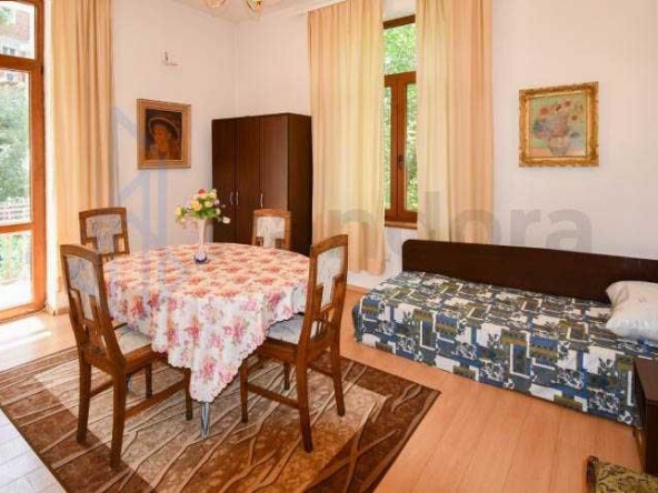 Дава се под наем Тристаен апартамент в София, Център - 106 кв.м за 548.25 € - Снимка #1