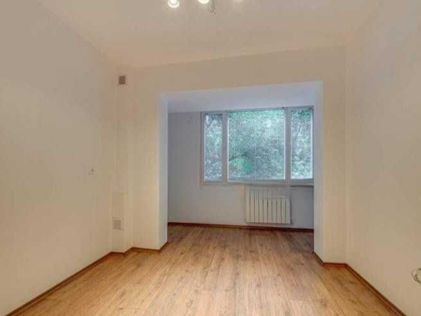 Дава се под наем Тристаен апартамент в София, Надежда 2 - 99 кв.м за 380 € - Снимка #1