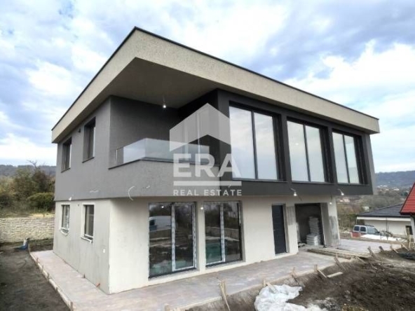 Къща в Варна, Изгрев - 250 кв.м за 953 €/кв.м - Снимка #1