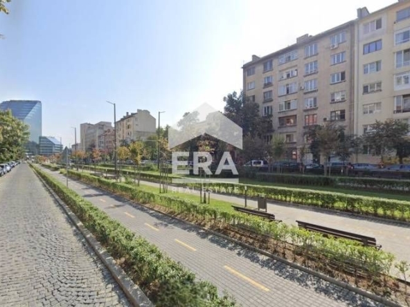 Дава се под наем Магазин в София, Център - 106 кв.м за 2493.39 € - Снимка #1