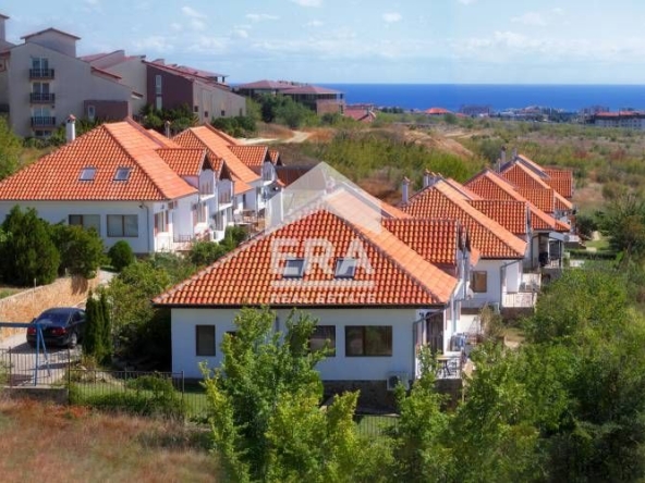 Къща в с. Кошарица, Област Бургас - 212 кв.м за 1180 €/кв.м - Снимка #1