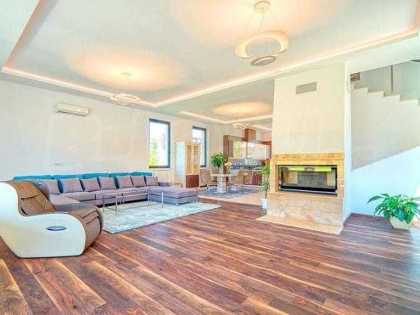 Дава се под наем Двустаен апартамент в София, Бъкстон - 79 кв.м за 438.6 € - Снимка #1