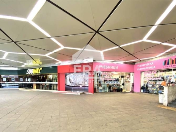 Дава се под наем Магазин в София, Център - 74 кв.м за 1990 € - Снимка #1