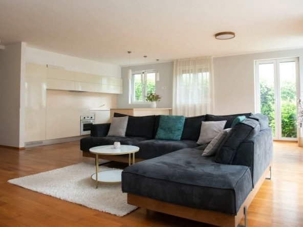 Дава се под наем Четиристаен апартамент в София, Малинова долина - 160 кв.м за 1800 € - Снимка #1