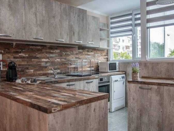 Дава се под наем Тристаен апартамент в Бургас, Център - 110 кв.м за 510 € - Снимка #1