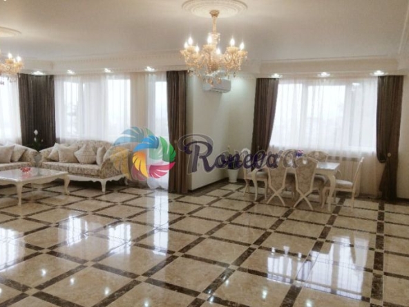 Дава се под наем Многостаен апартамент в Варна, Младост 2 - 300 кв.м за 1495.83 € - Снимка #1