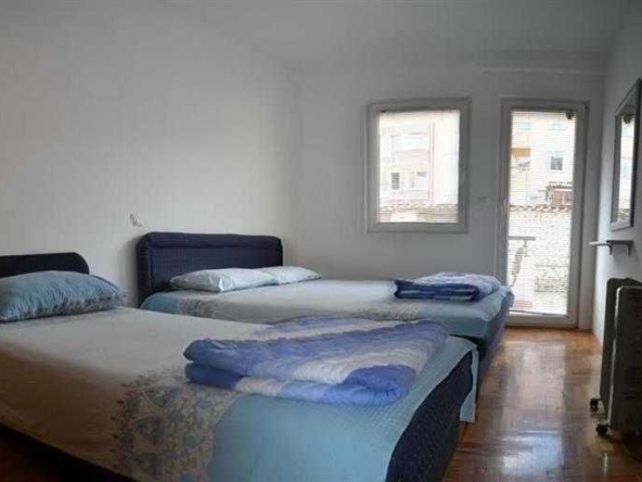 Дава се под наем Двустаен апартамент в Бургас, Изгрев - 65 кв.м за 153 € - Снимка #1