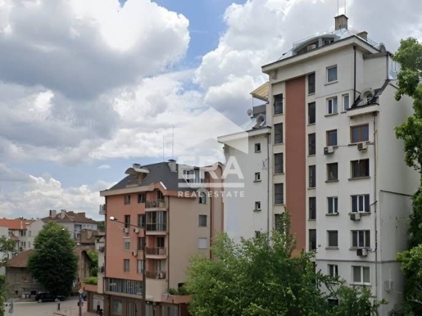 Двустаен апартамент в София, Център - 68 кв.м за 2400 €/кв.м - Снимка #1