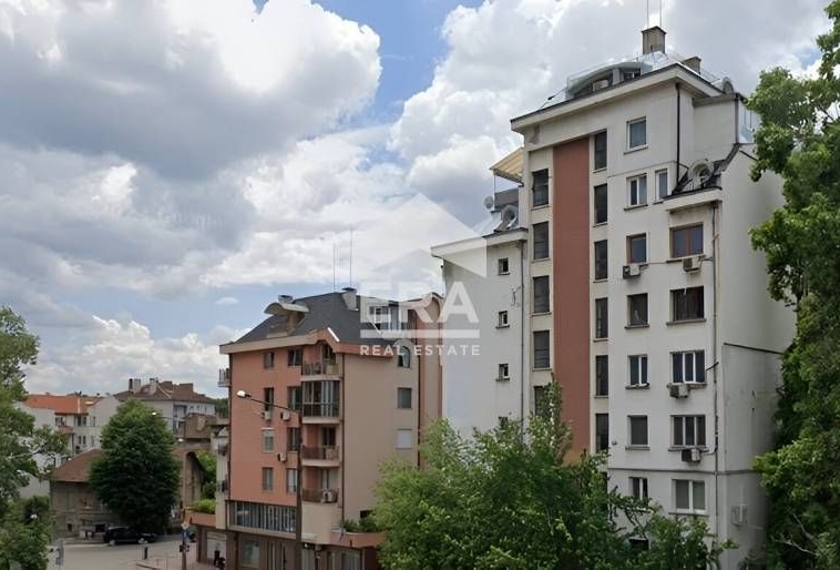 Двустаен апартамент в София, Център - 68 кв.м за 2400 €/кв.м - Снимка #1