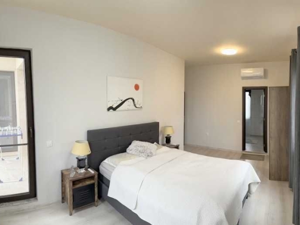 Дава се под наем Къща в Бургас, Сарафово - 220 кв.м за 1200 € - Снимка #1