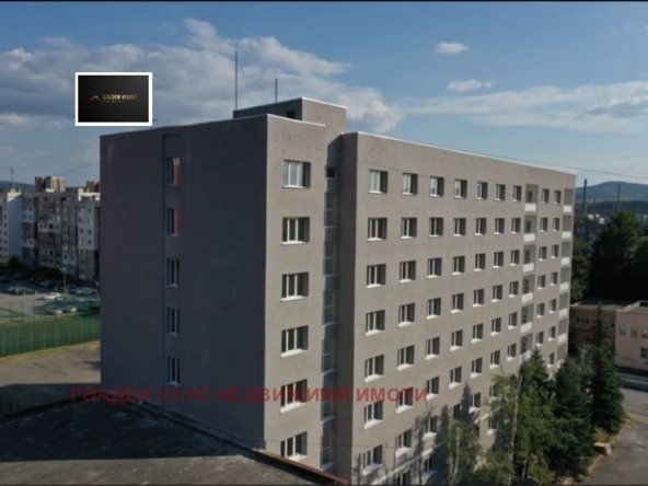 Двустаен апартамент в Перник, Изток - 62 кв.м за 866 €/кв.м - Снимка #1