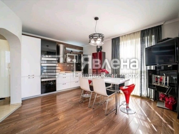 Дава се под наем Тристаен апартамент в Варна, Аспарухово - 110 кв.м за 700 € - Снимка #1