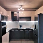 Дава се под наем Тристаен апартамент в Бургас, Славейков - 110 кв.м за 510 € - Снимка #1