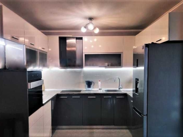 Дава се под наем Тристаен апартамент в Бургас, Славейков - 110 кв.м за 510 € - Снимка #1