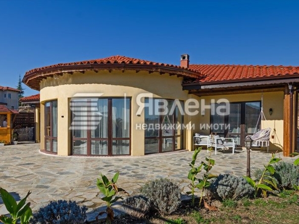 Къща в с. Генерал Кантарджиево, Област Варна - 633 кв.м за 443 €/кв.м - Снимка #1