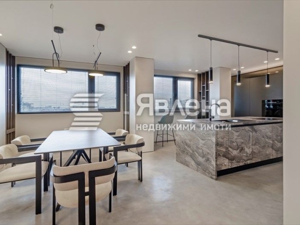 Тристаен апартамент в Варна, Център - 116 кв.м за 1592 €/кв.м - Снимка #1