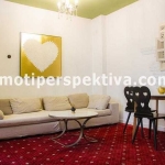 Етаж от къща в Пловдив, Център - 88 кв.м за 2023 €/кв.м - Снимка #1