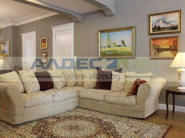 Дава се под наем Тристаен апартамент в София, Център - 150 кв.м за 2094.57 € - Снимка #1