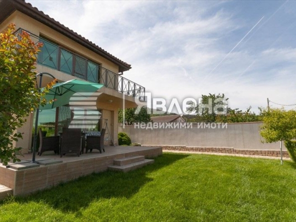 Къща в Варна, м-т Траката - 201 кв.м за 1966 €/кв.м - Снимка #1