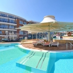 Тристаен апартамент в Черноморец - 77 кв.м за 762 €/кв.м - Снимка #1