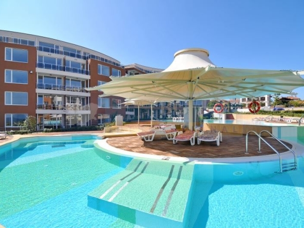 Тристаен апартамент в Черноморец - 77 кв.м за 762 €/кв.м - Снимка #1