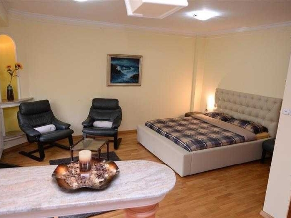 Дава се под наем Едностаен апартамент в Пловдив, Център - 34 кв.м за 153 € - Снимка #1