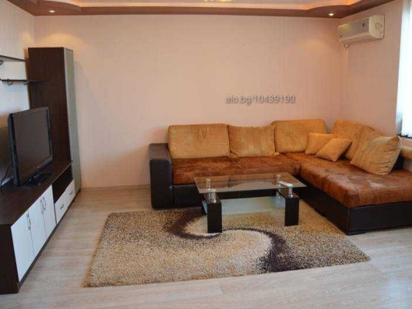 Дава се под наем Тристаен апартамент в Бургас, Възраждане - 105 кв.м за 561 € - Снимка #1