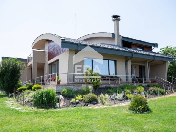 Къща в с. Стамболийски, Област Хасково - 560 кв.м за 1536 €/кв.м - Снимка #1