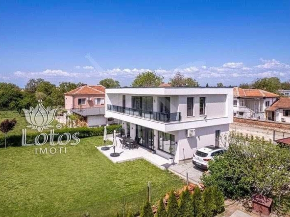 Къща в с. Бенковски, Област Пловдив - 205 кв.м за 1400 €/кв.м - Снимка #1