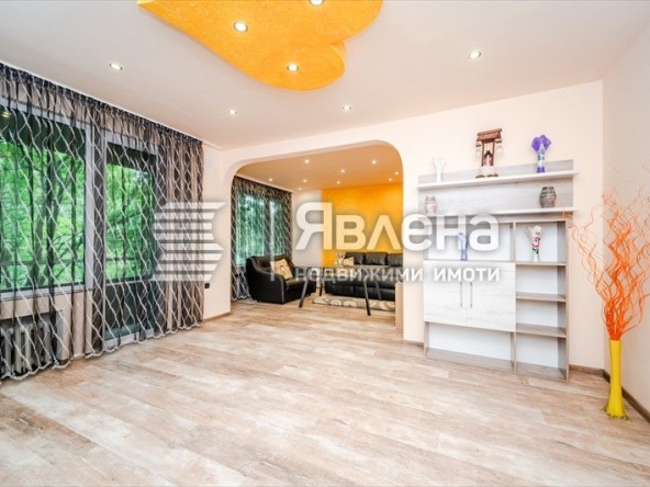 Тристаен апартамент в София, Изток - 112 кв.м за 2947 €/кв.м - Снимка #1