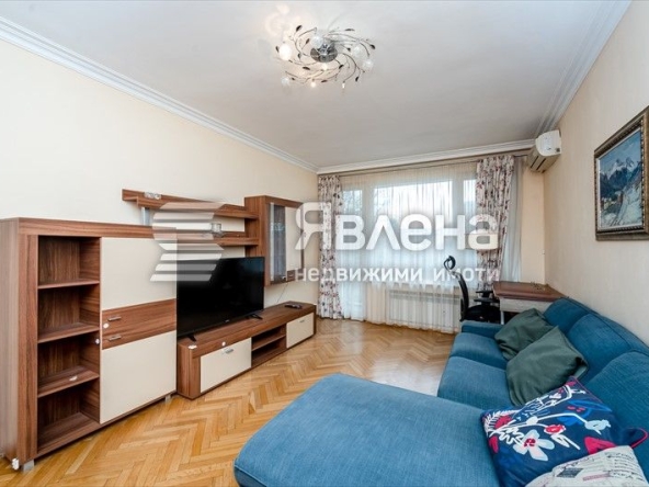 Двустаен апартамент в София, Изток - 70 кв.м за 3143 €/кв.м - Снимка #1
