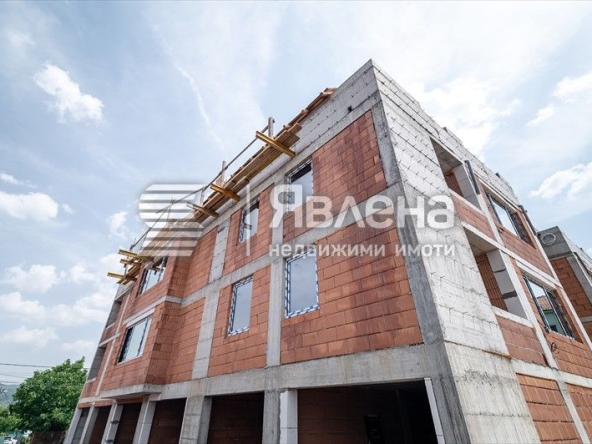 Тристаен апартамент в с. Лозен, Област София-град - 123 кв.м за 1400 €/кв.м - Снимка #1